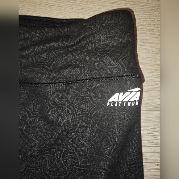 Avia Womens Brushed Reflective Camo Leggings Medium - Picture 3 of 5